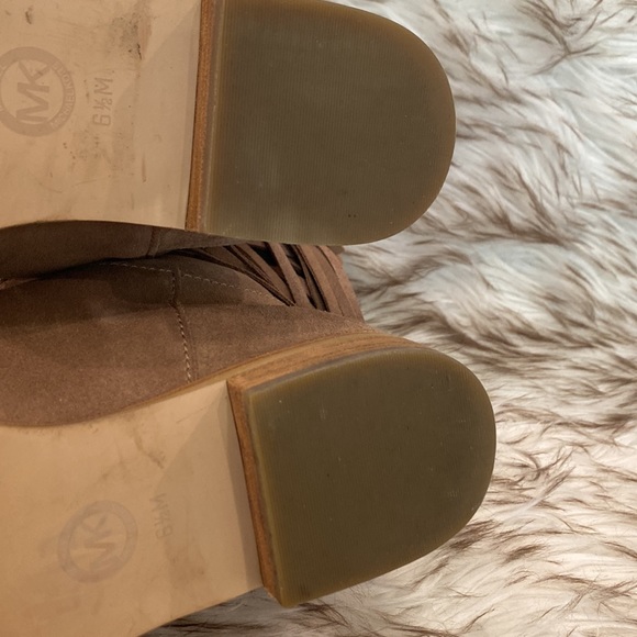 Michael Kors Billy Studded Fringe Suede Ankle Boots Tan Gold Western Size 6.5 - Picture 14 of 16